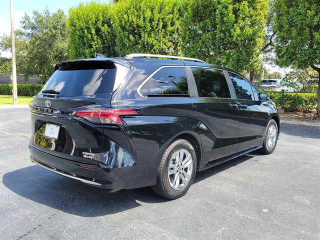 Used 2023 Toyota Sienna Limited FWD image 20