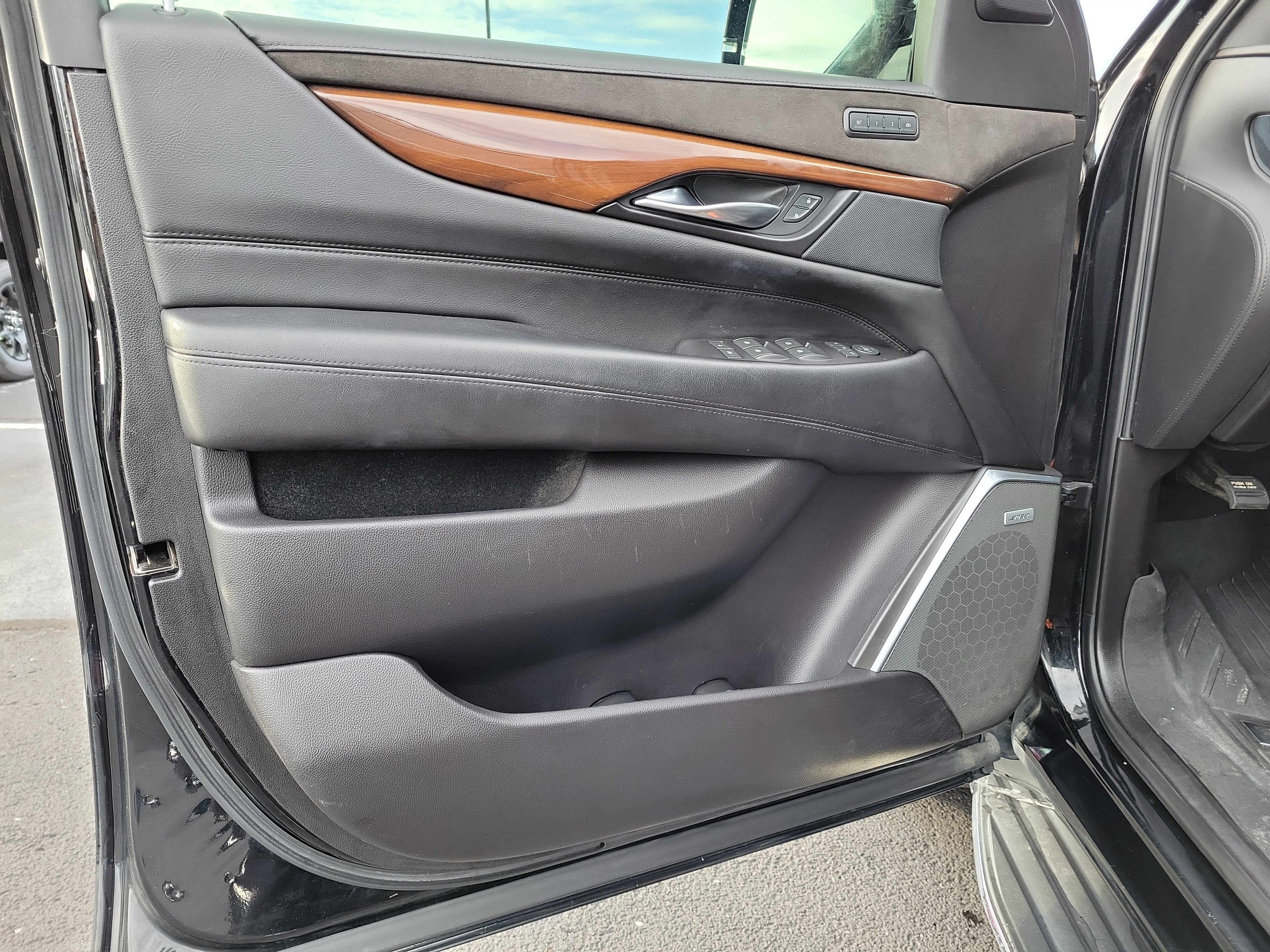 Used 2019 Cadillac Escalade ESV Luxury image 18