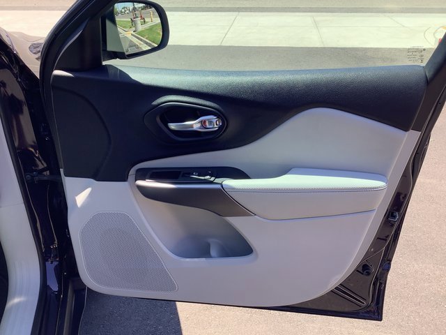 Used 2021 Jeep Cherokee Latitude Lux w/ Trailer Tow Group image 36