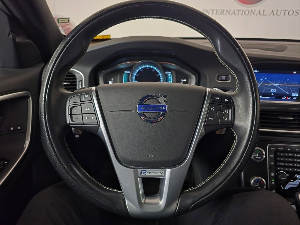 Used 2015 Volvo V60 T6 R-Design Platinum image 29