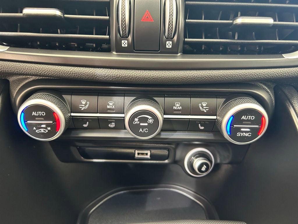 New 2025 Alfa Romeo Giulia w/ Driving Assist Package image 32