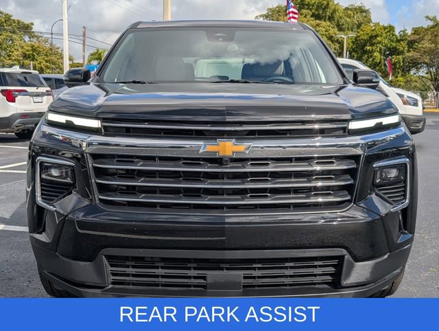 Used 2025 Chevrolet Traverse LT FWD image 2