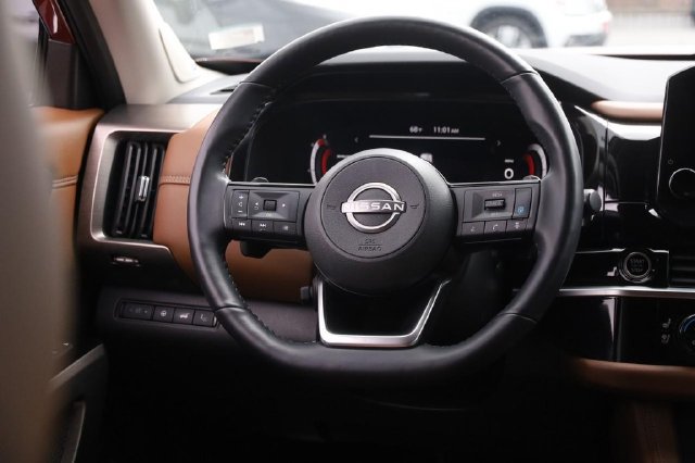 Certified 2023 Nissan Pathfinder Platinum w/ Black Appearance Package AWD/4WD image 27