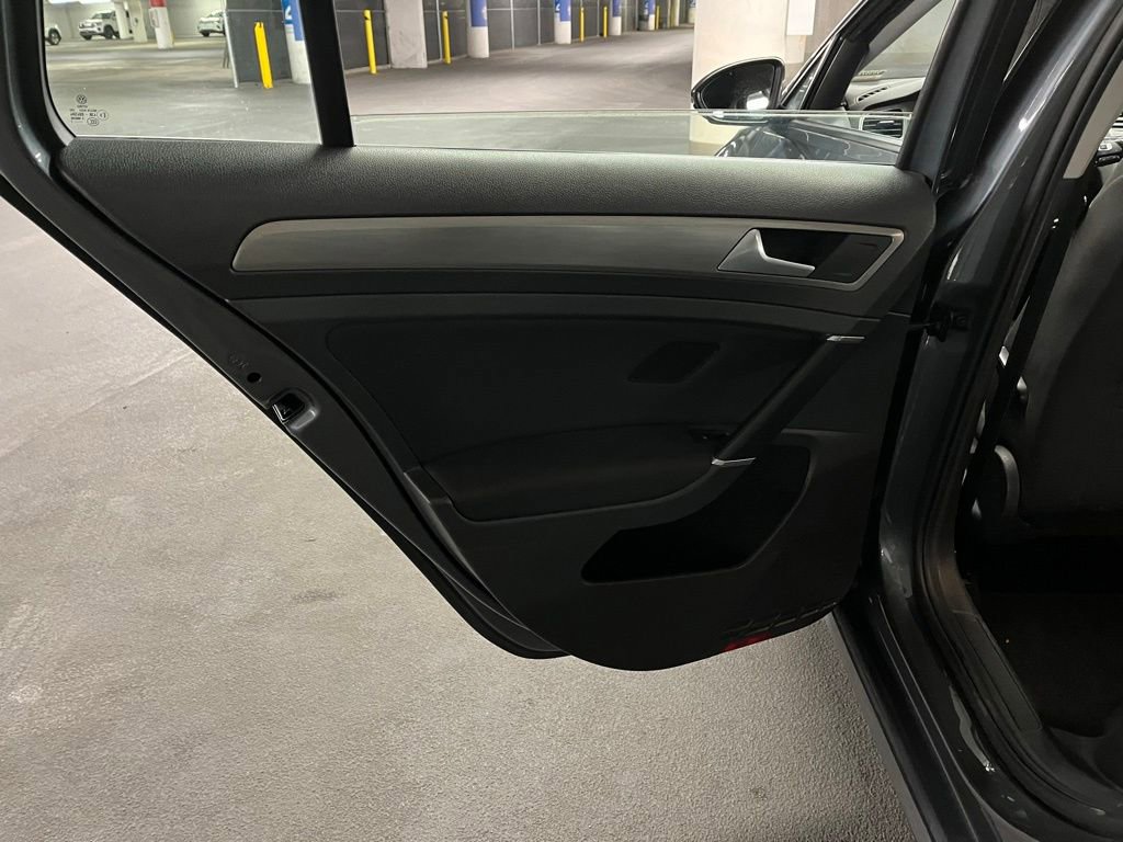 Used 2017 Volkswagen Golf S image 16