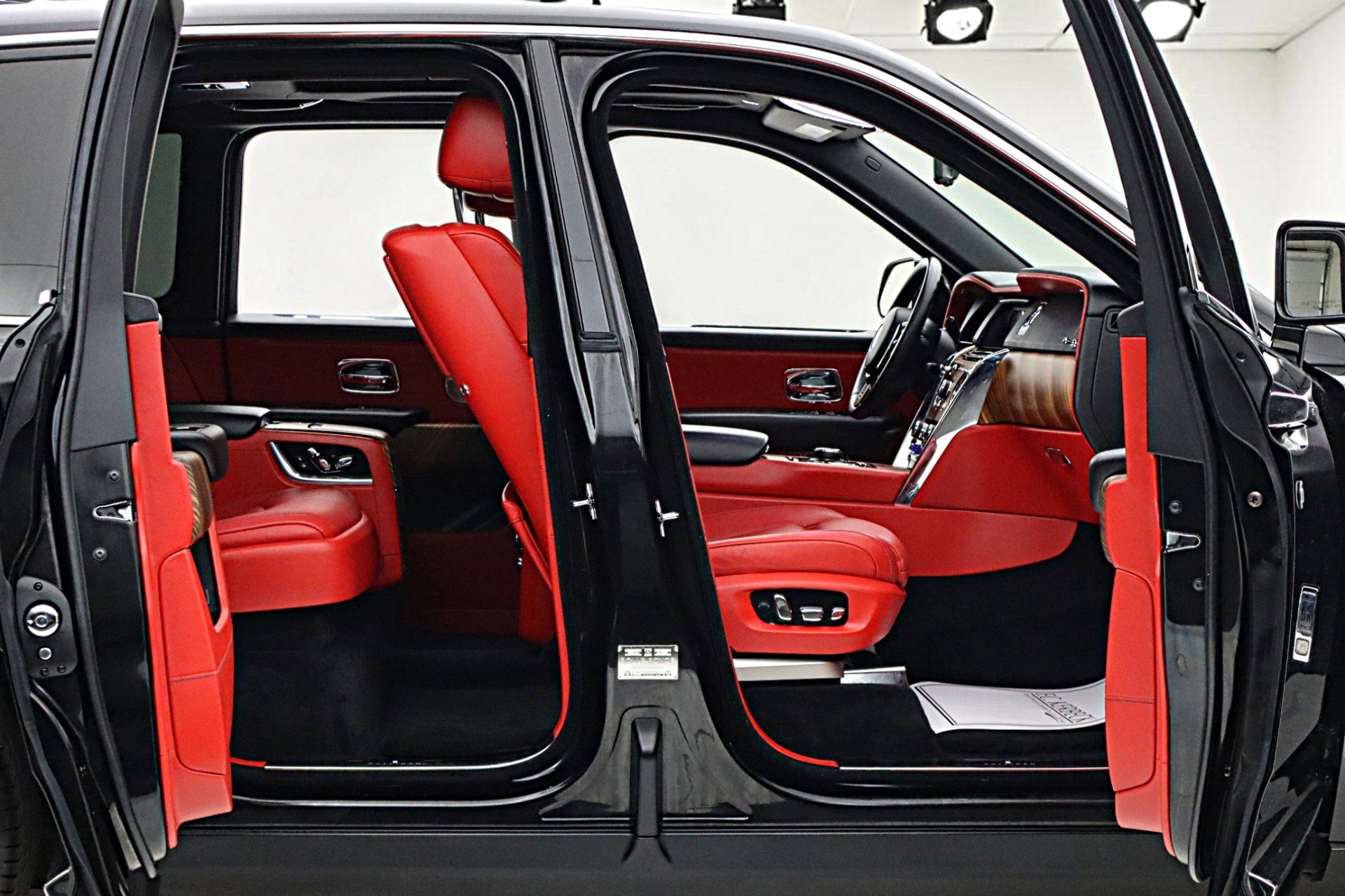 Used 2019 Rolls-Royce Cullinan AWD/4WD image 11