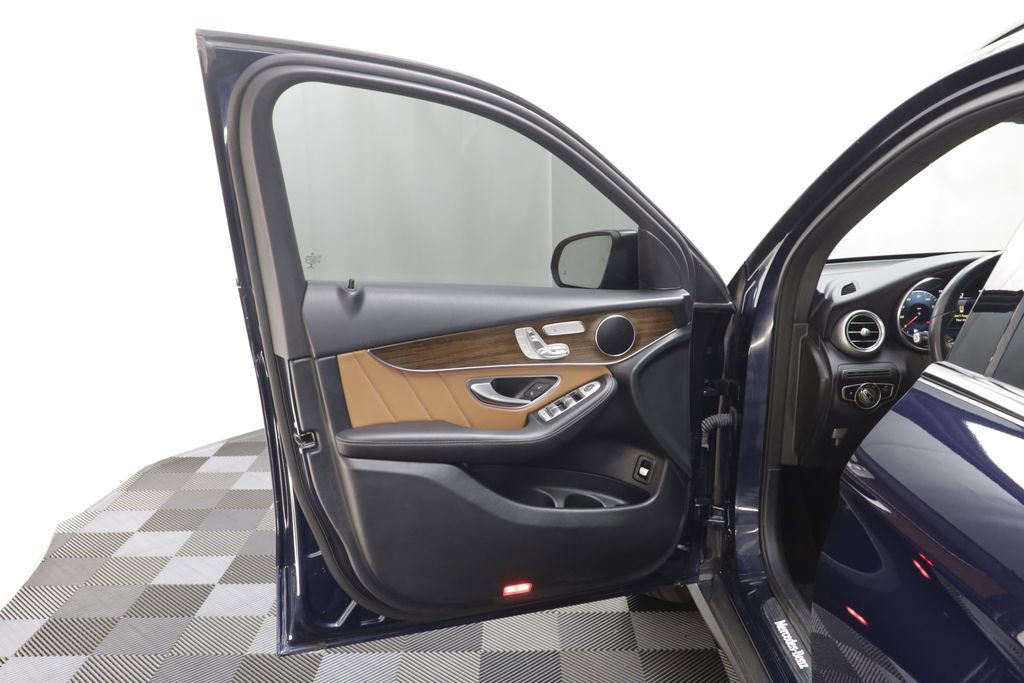 Used 2022 Mercedes-Benz GLC 300 4MATIC image 5