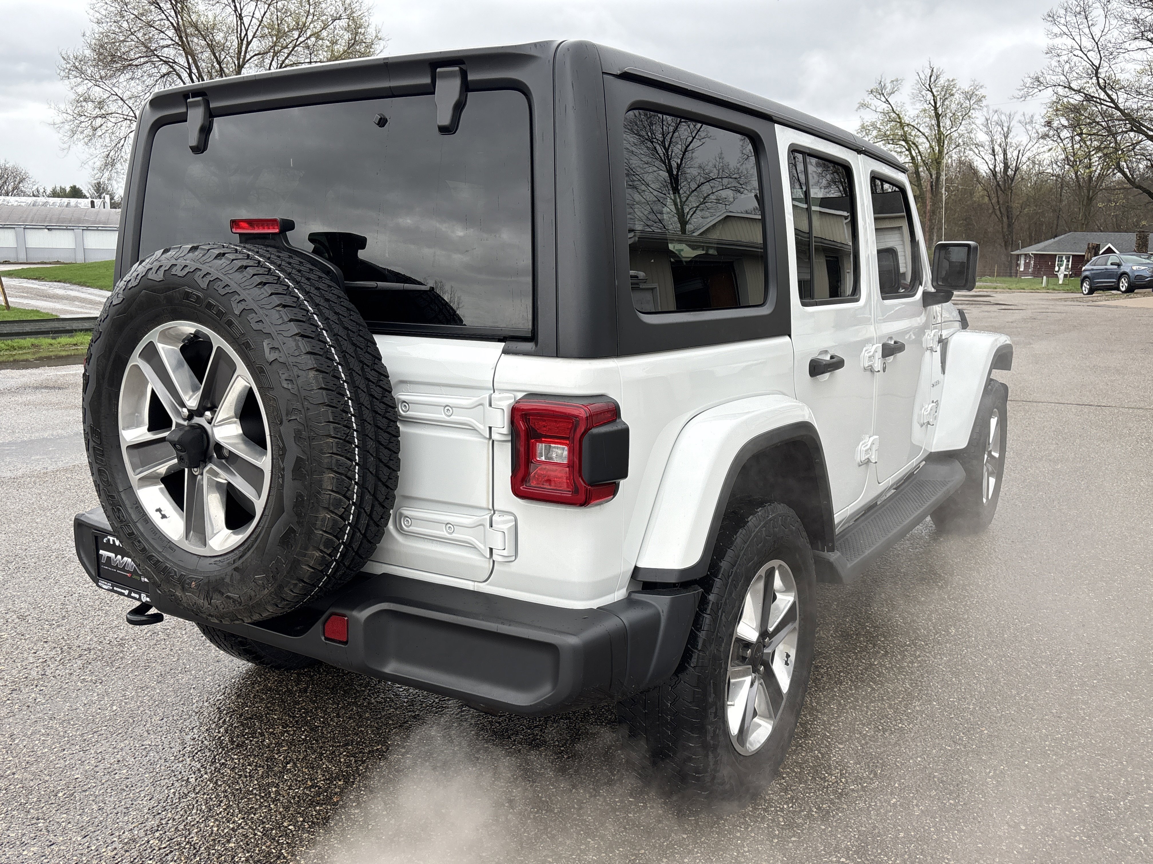 Used 2020 Jeep Wrangler Unlimited Sahara w/ Dual Top Group AWD/4WD image 4