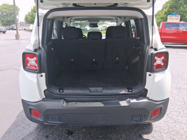 Used 2023 Jeep Renegade Latitude AWD/4WD image 5
