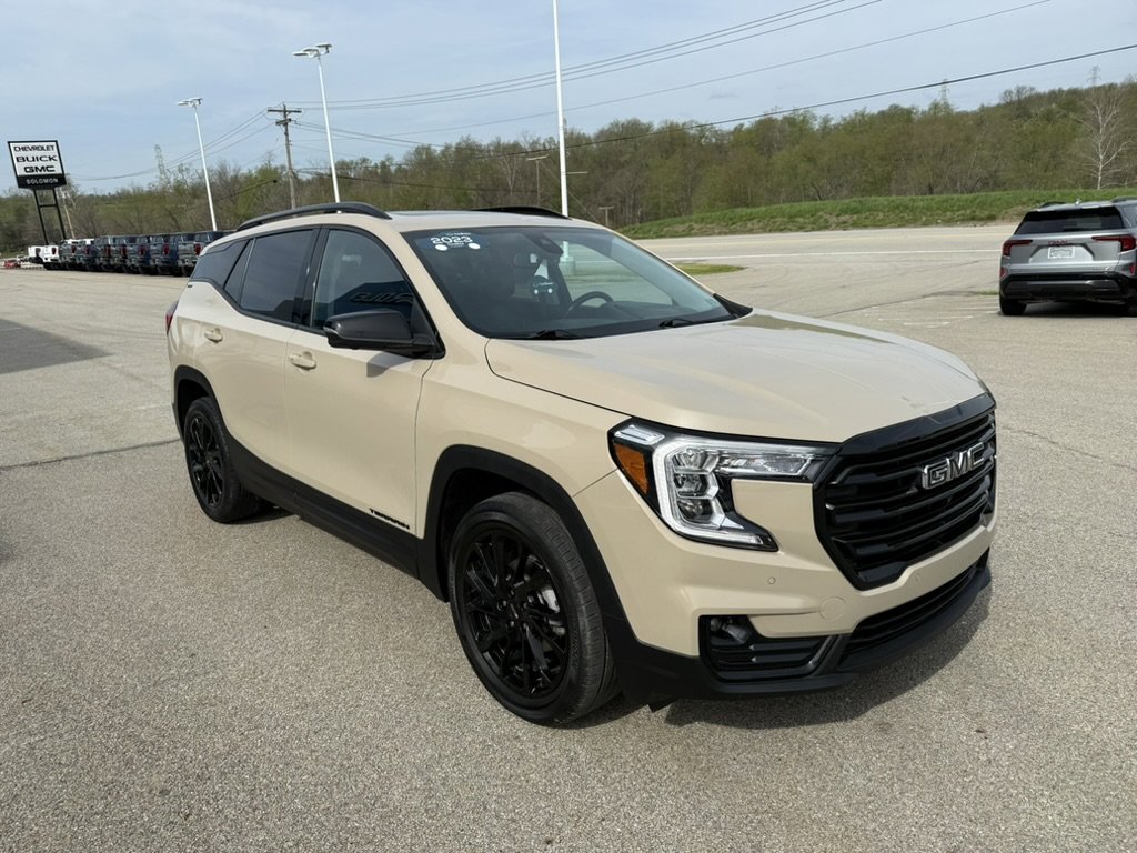 Used 2023 GMC Terrain SLT w/ Tech Package AWD/4WD image 7