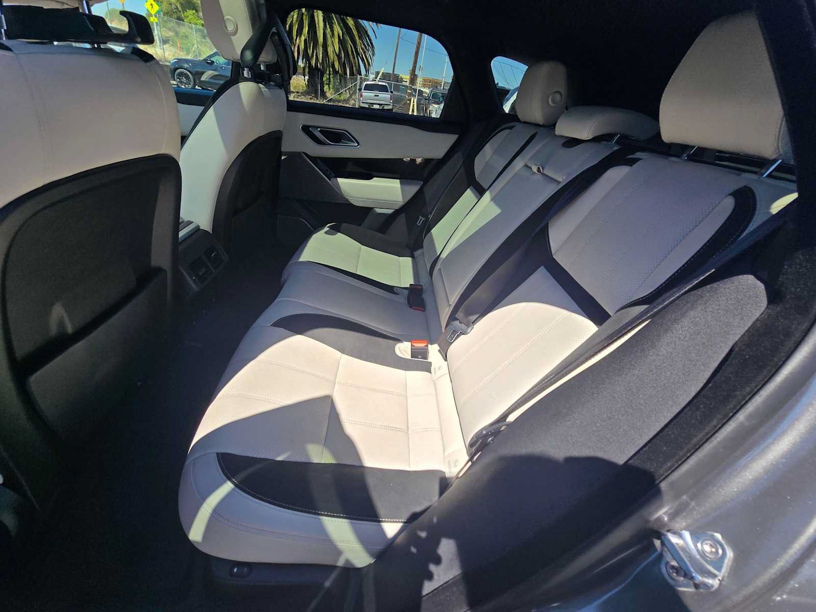 Used 2019 Land Rover Range Rover Velar R-Dynamic SE AWD/4WD image 19