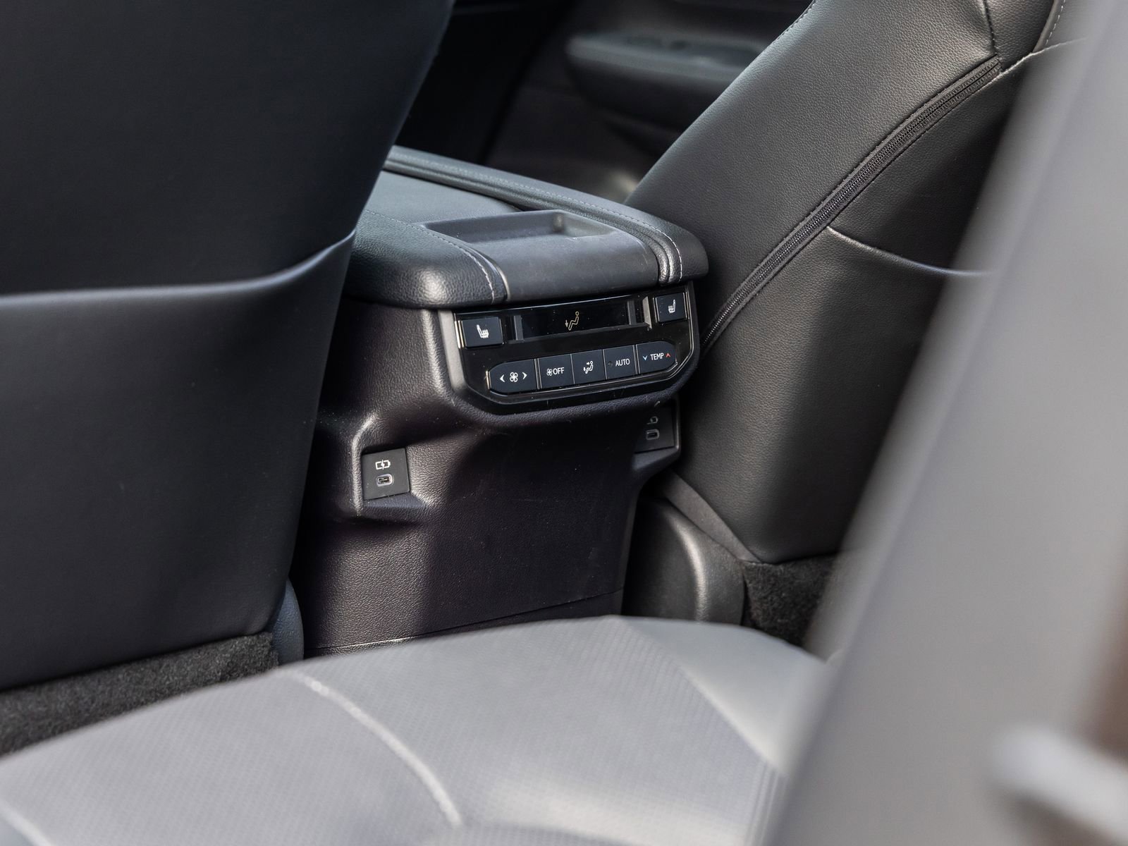 Used 2025 Toyota Grand Highlander AWD image 32