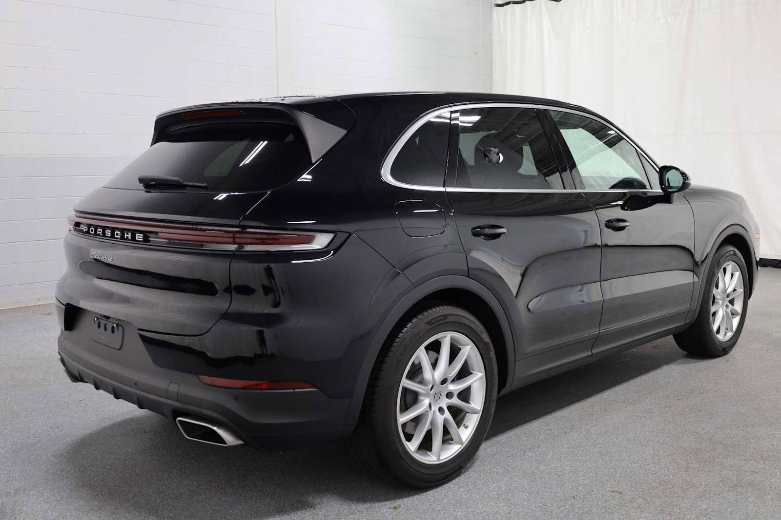 Certified 2024 Porsche Cayenne AWD/4WD image 9