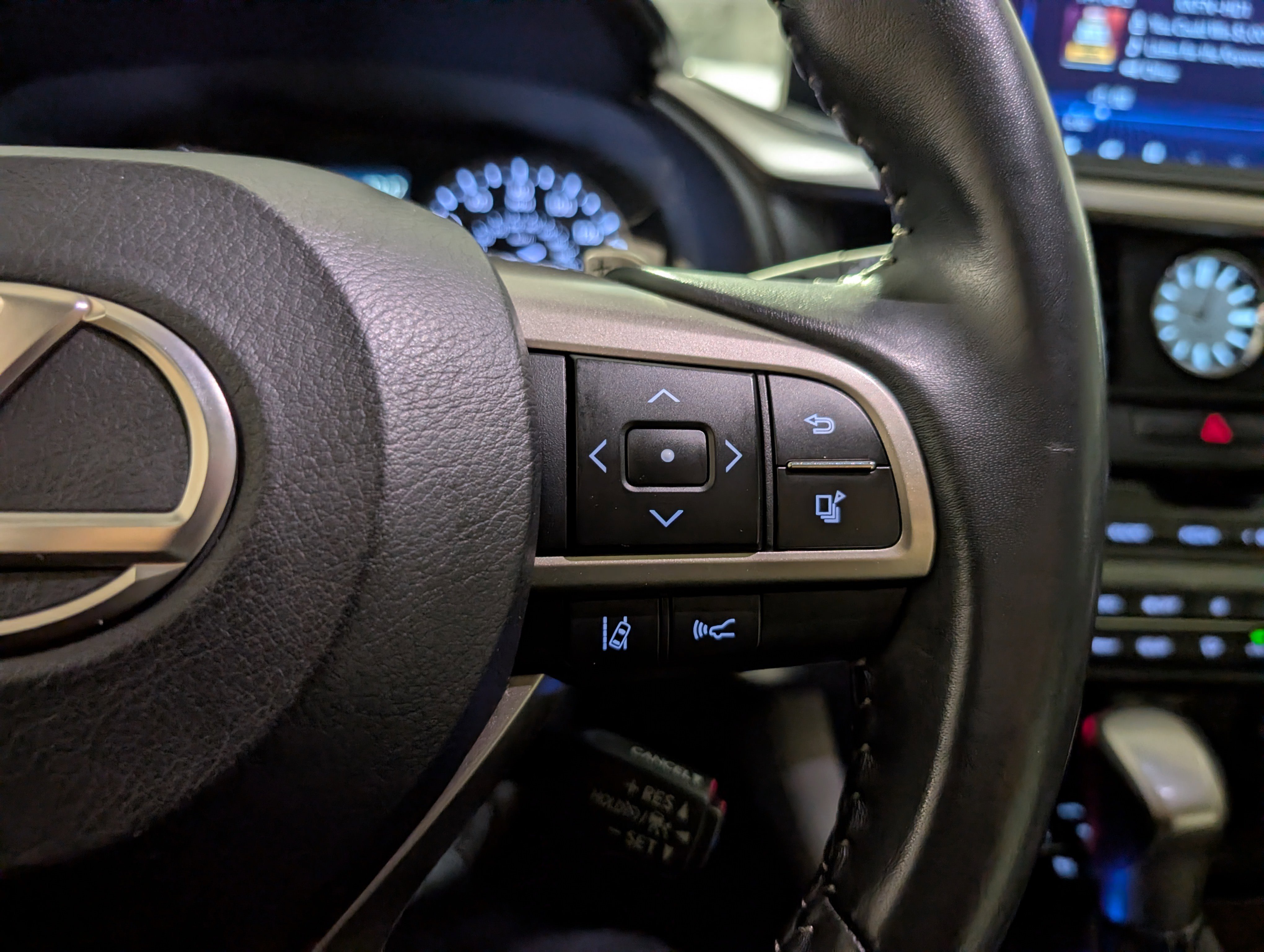 Used 2020 Lexus RX 450h AWD w/ Premium Package image 25