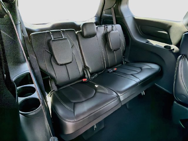 Used 2025 Chrysler Pacifica Select FWD image 28