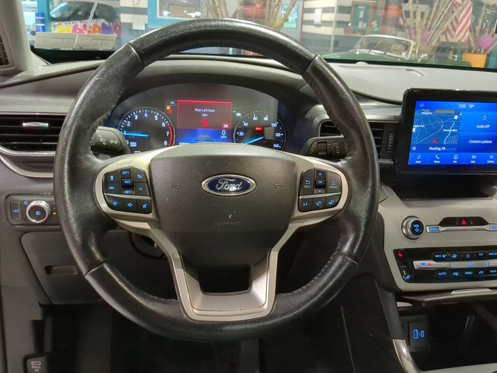 Used 2022 Ford Explorer XLT w/ Equipment Group 202A AWD/4WD image 2