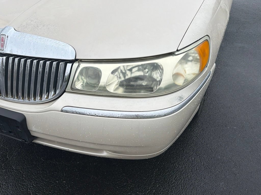 Used 2001 Lincoln Town Car Signature RWD image 21