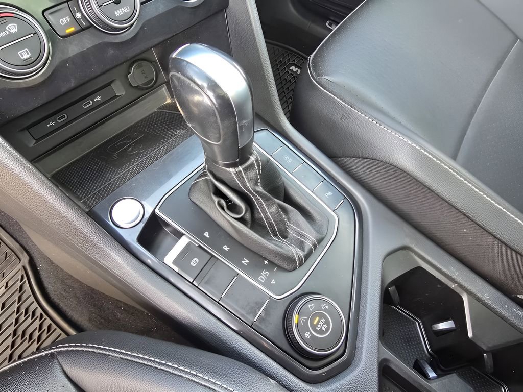 Used 2021 Volkswagen Tiguan SE R-Line image 19