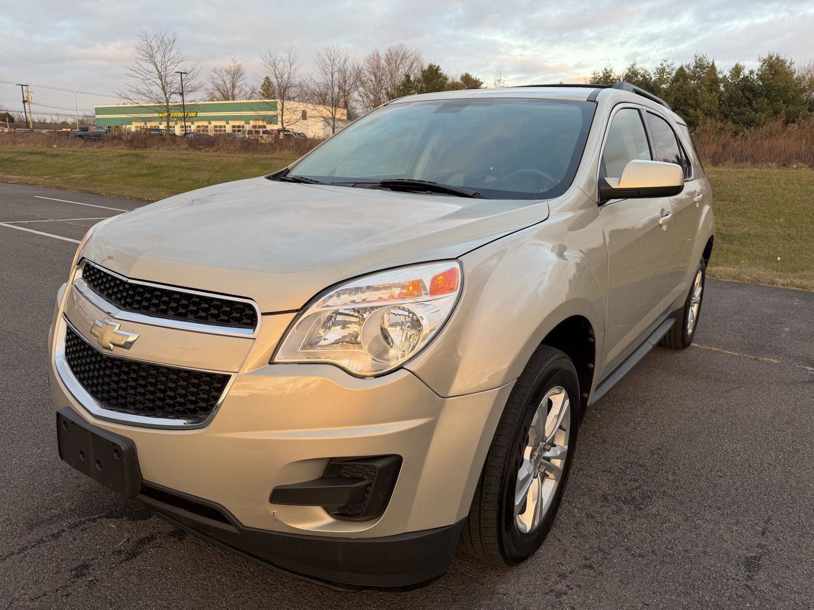Used 2011 Chevrolet Equinox LT w/ Driver Convenience Package image 2