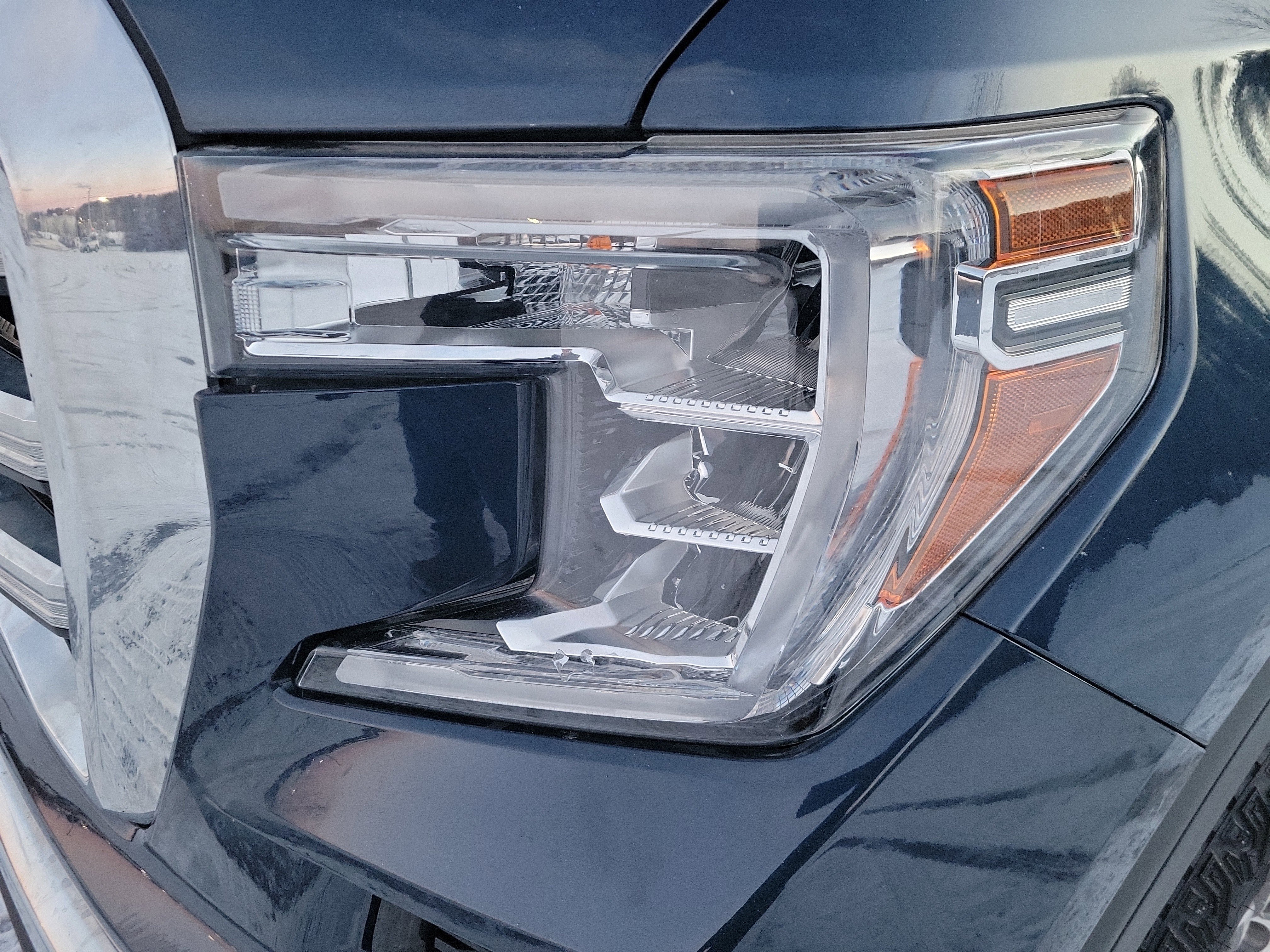 Used 2021 GMC Sierra 1500 SLE w/ X31 Off-Road Package image 9