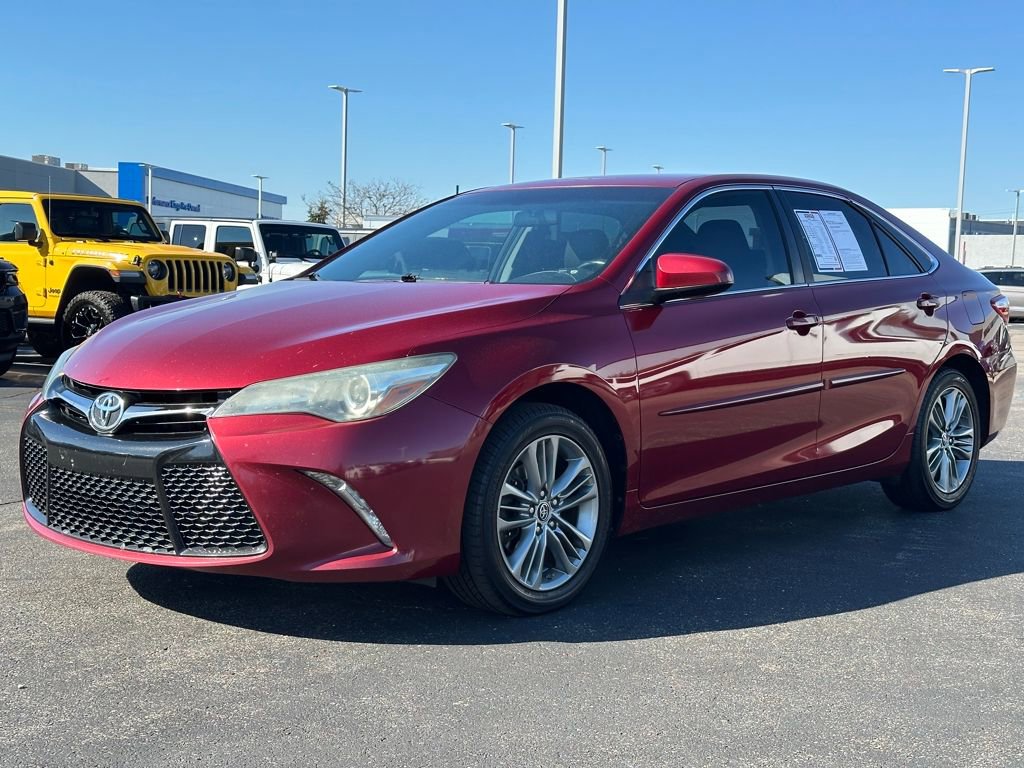 Used 2015 Toyota Camry SE image 3