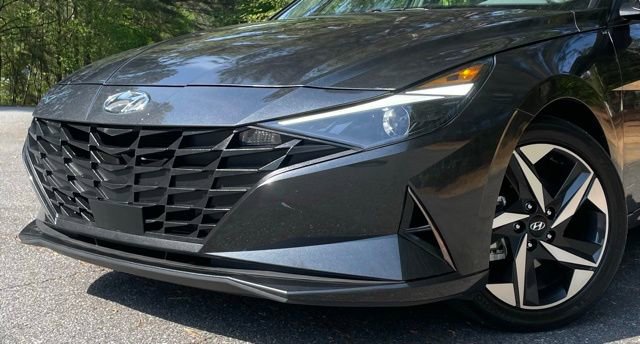 Used 2023 Hyundai Elantra SEL w/ Convenience Package image 3