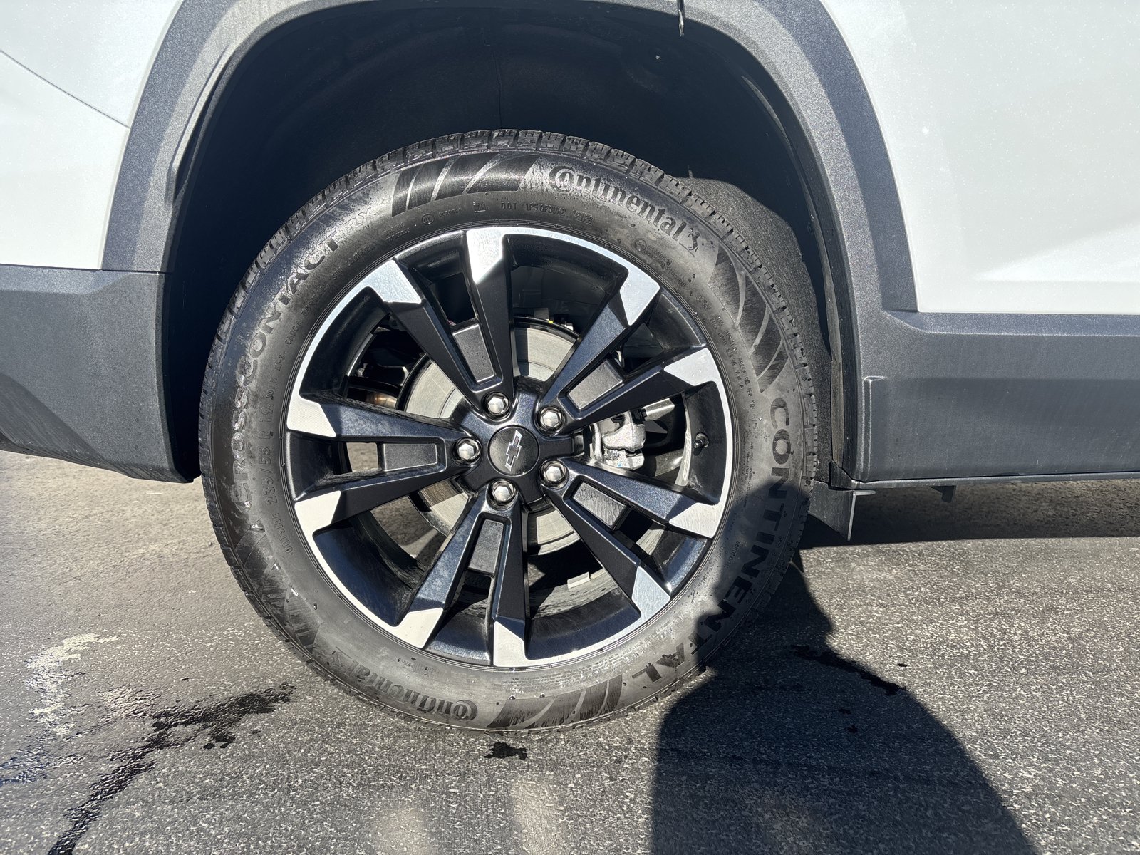 New 2027 Chevrolet Equinox RS w/ LPO, Floor Liner Package AWD/4WD image 4