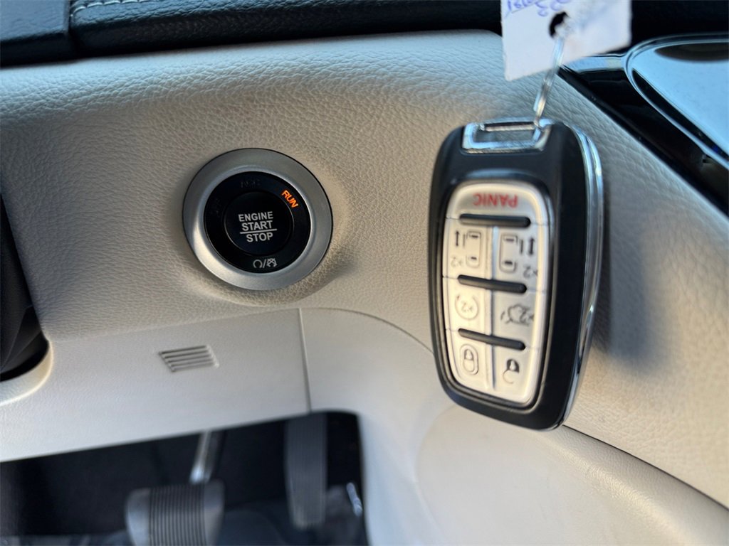 Certified 2023 Chrysler Pacifica Limited image 34