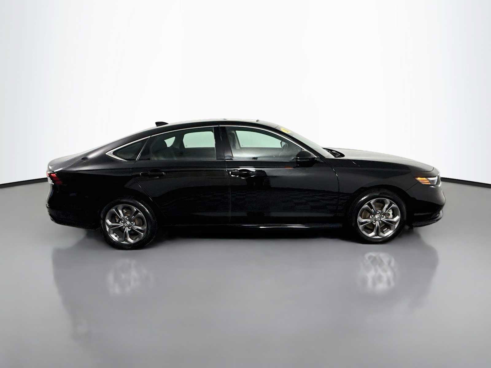 Used 2023 Honda Accord EX-L image 8