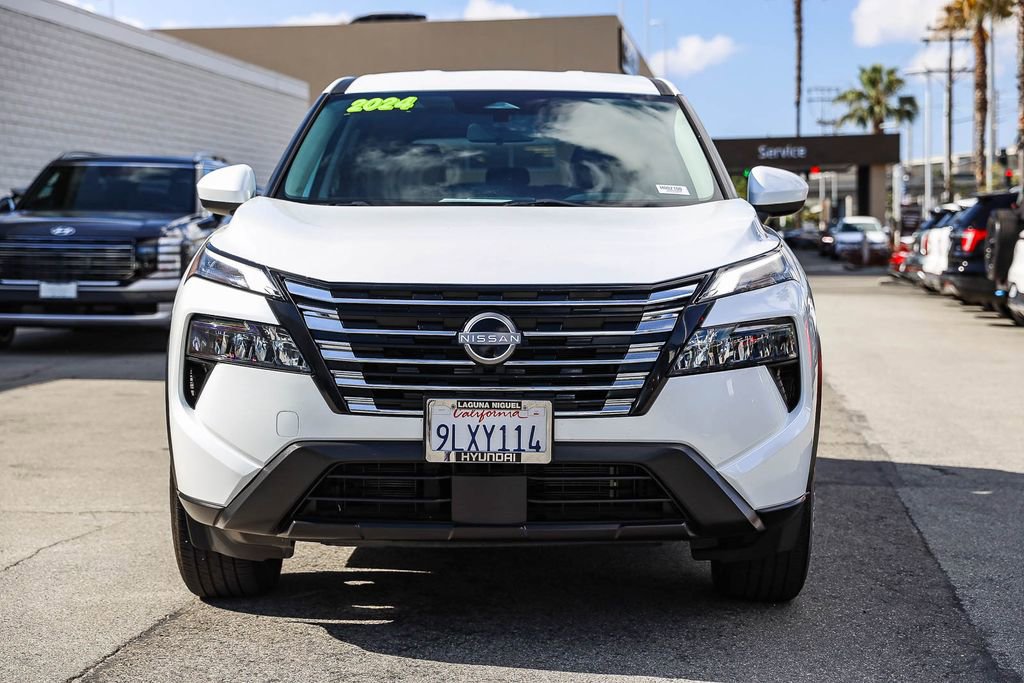 Used 2024 Nissan Rogue SV FWD image 2