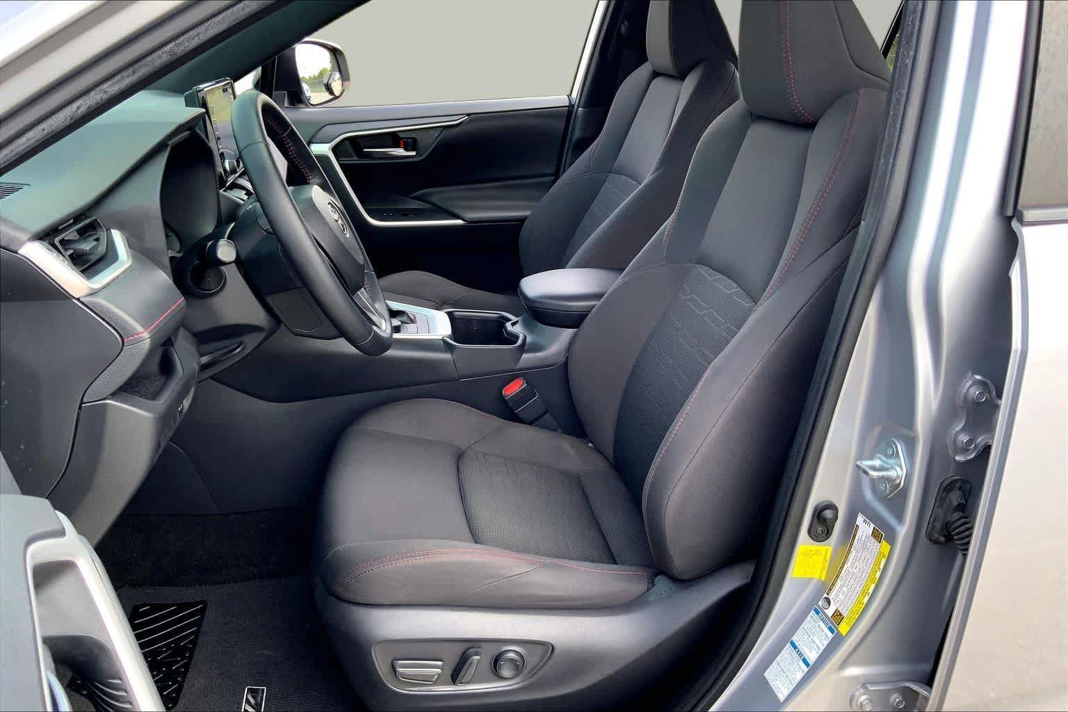 Used 2022 Toyota RAV4 SE AWD/4WD image 8