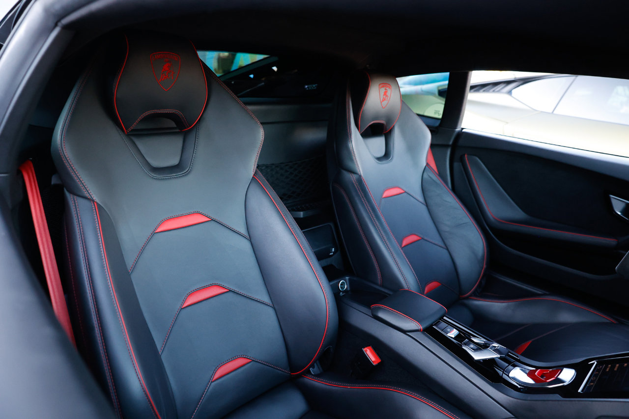 Used 2020 Lamborghini Huracan EVO image 11