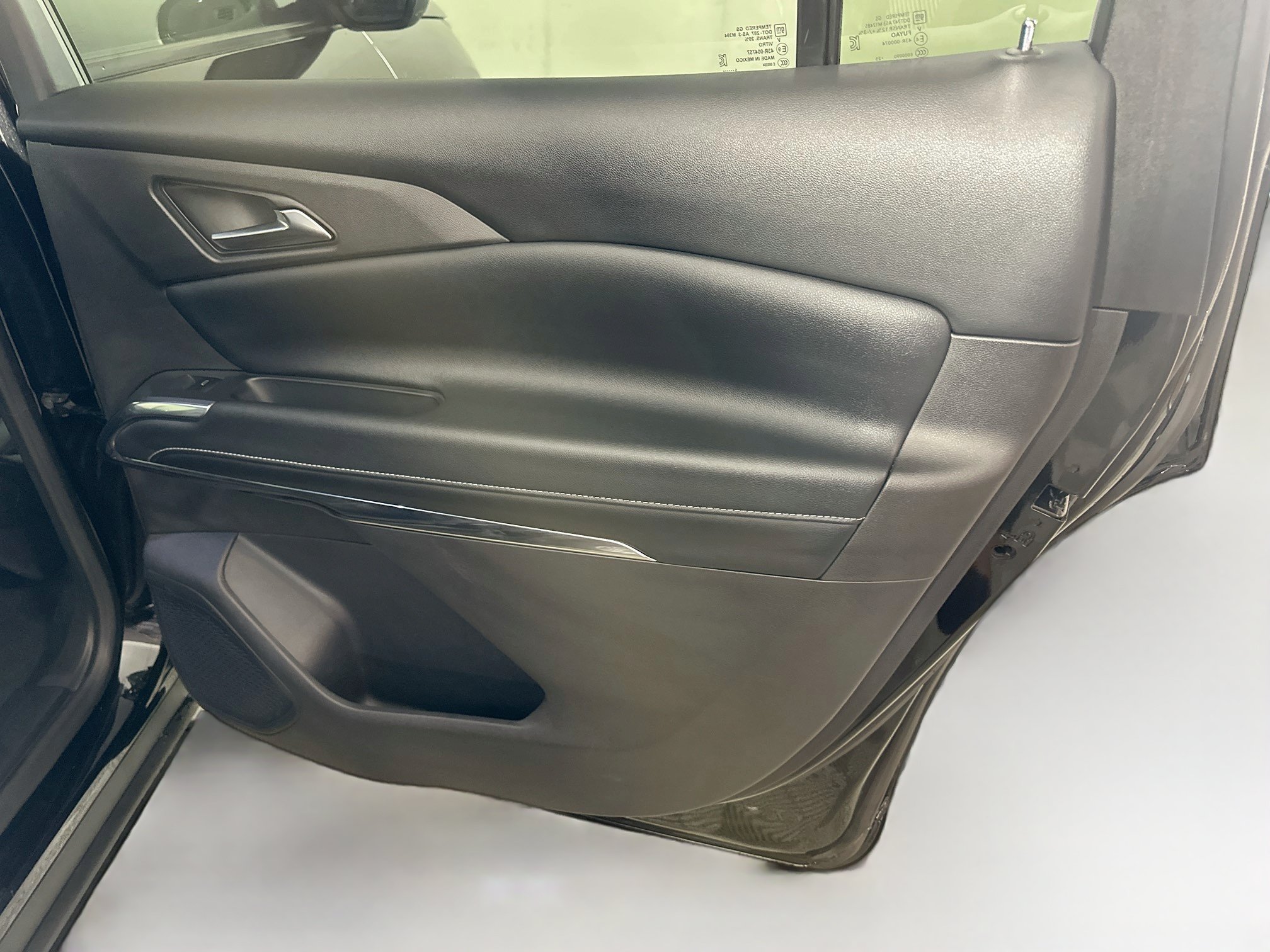 Used 2026 Chevrolet Traverse LT FWD image 32