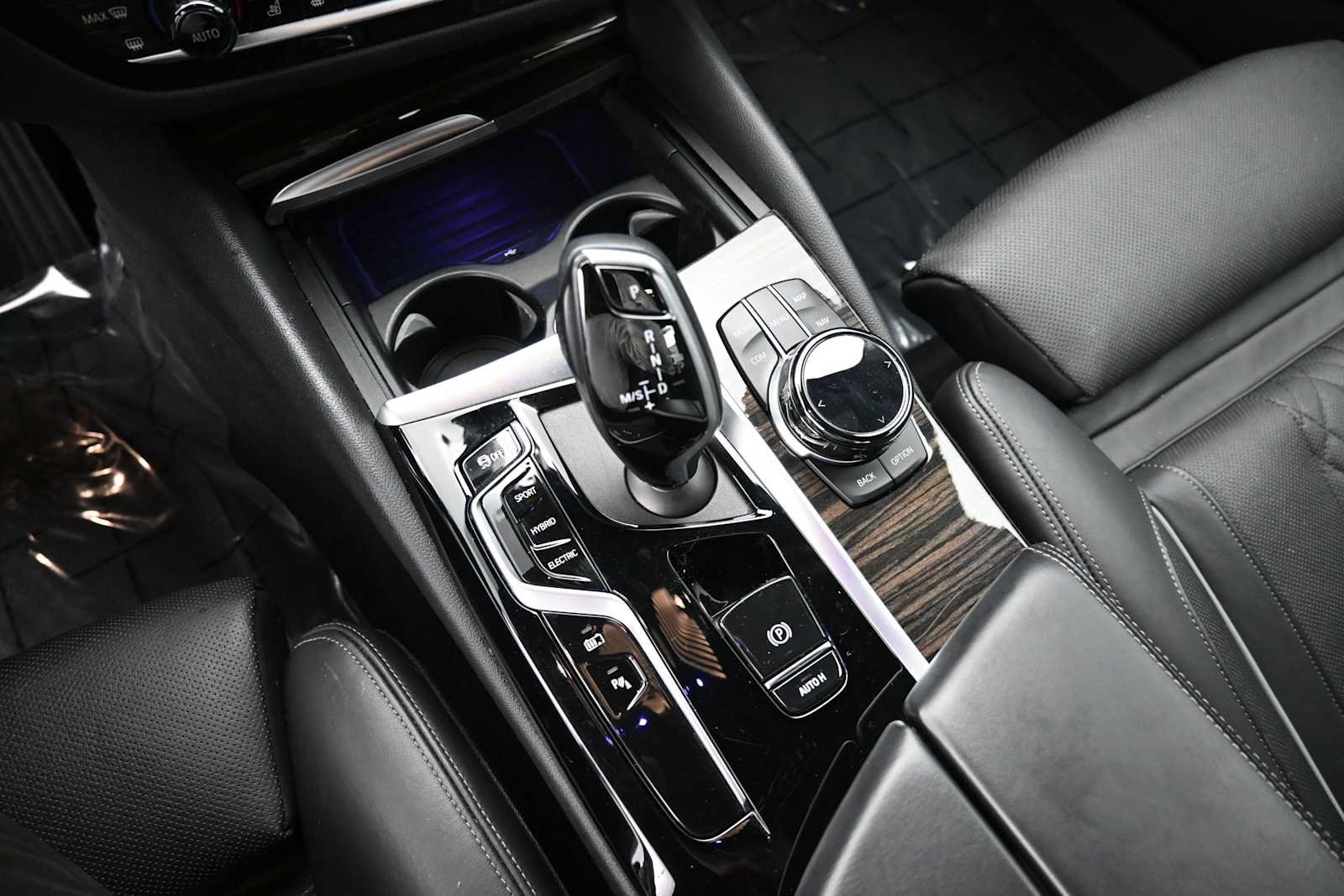 Used 2022 BMW 530e w/ Executive Package RWD image 12