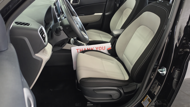 Certified 2025 Hyundai Venue SEL FWD image 9