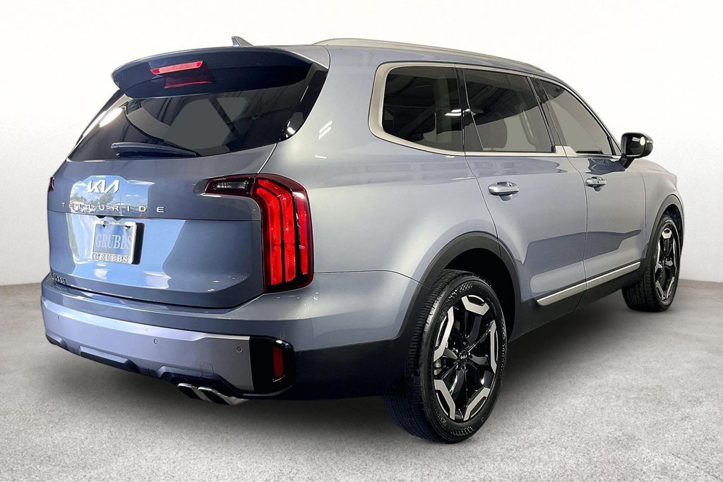 Used 2025 Kia Telluride S FWD image 2