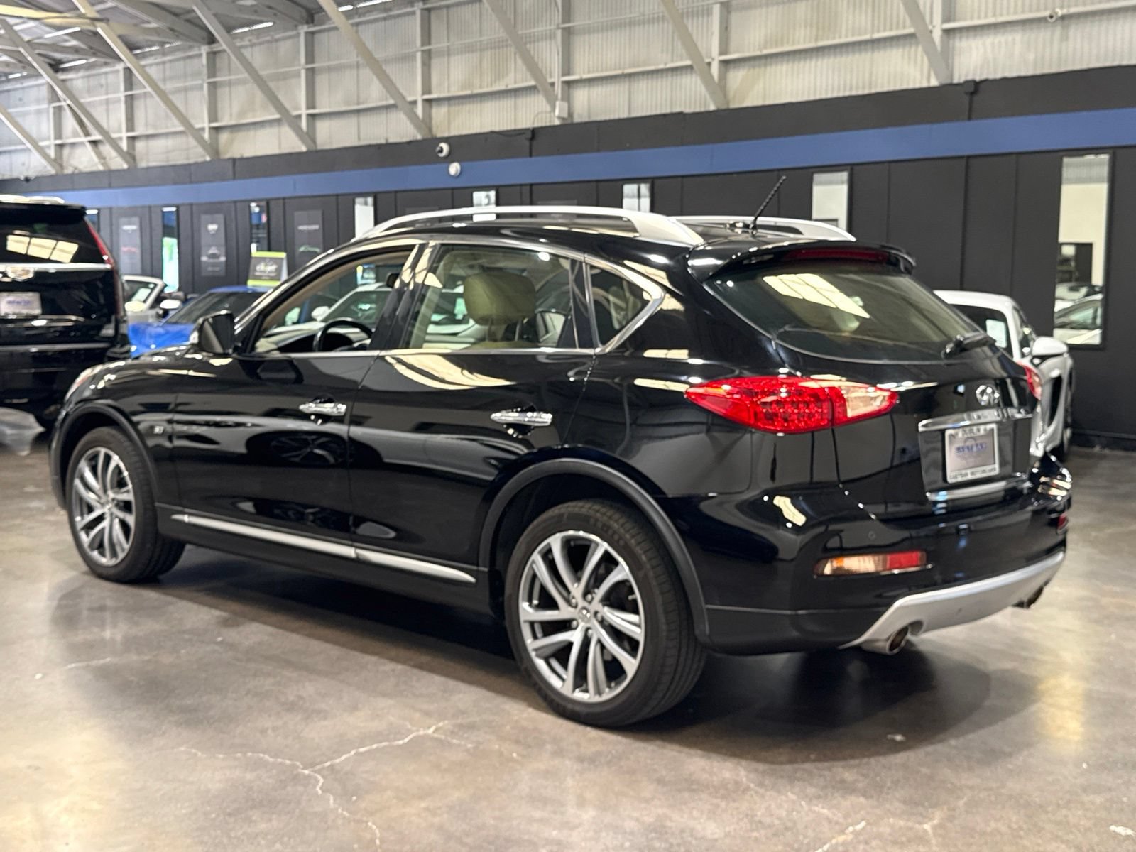 Used 2017 INFINITI QX50 AWD w/ Premium Plus Package image 11
