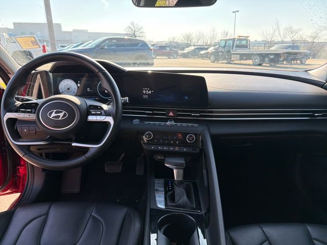 Used 2025 Hyundai Elantra Limited FWD image 15