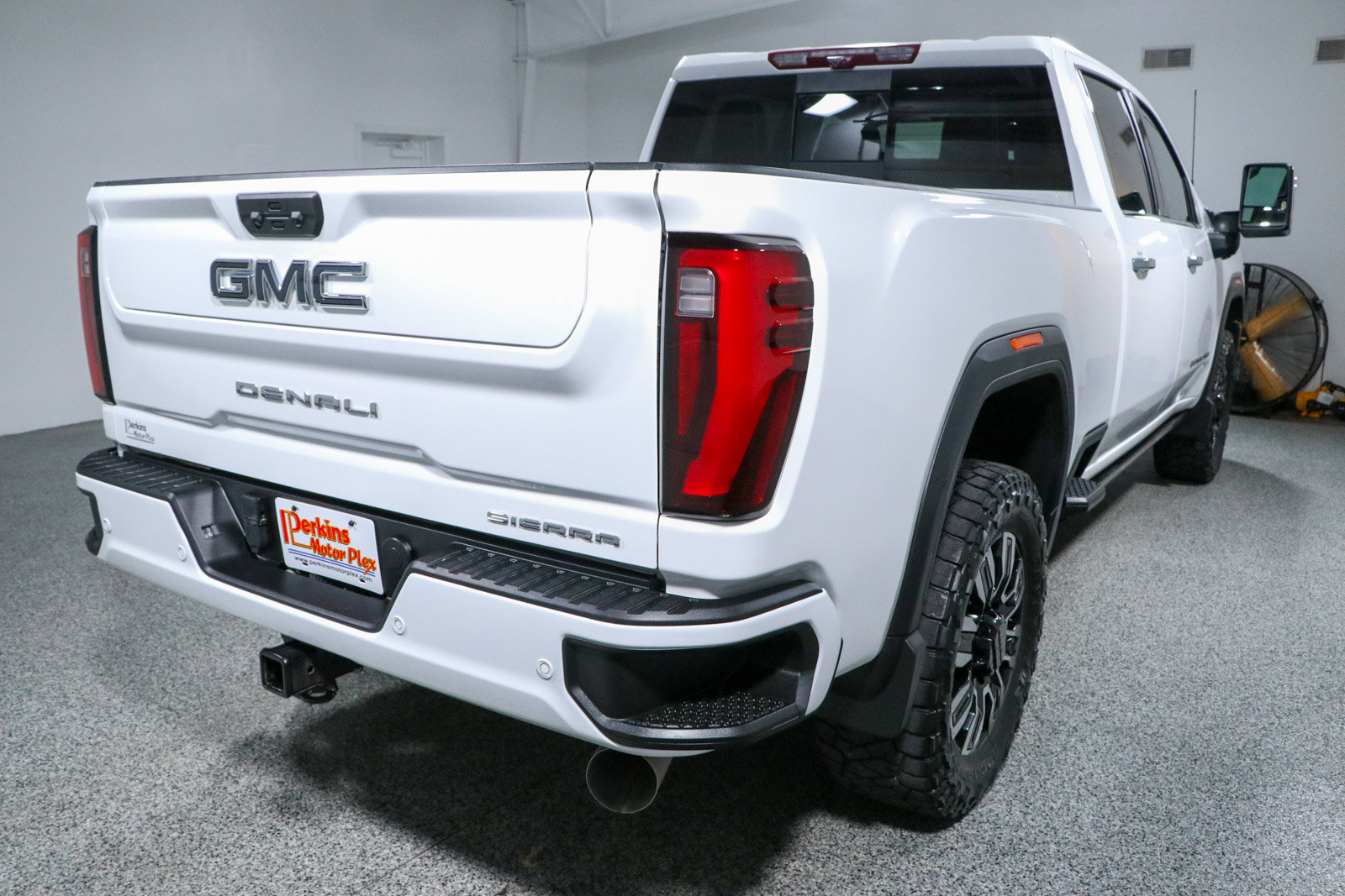 Used 2024 GMC Sierra 2500 Denali Ultimate w/ Max Trailering Package AWD/4WD image 7