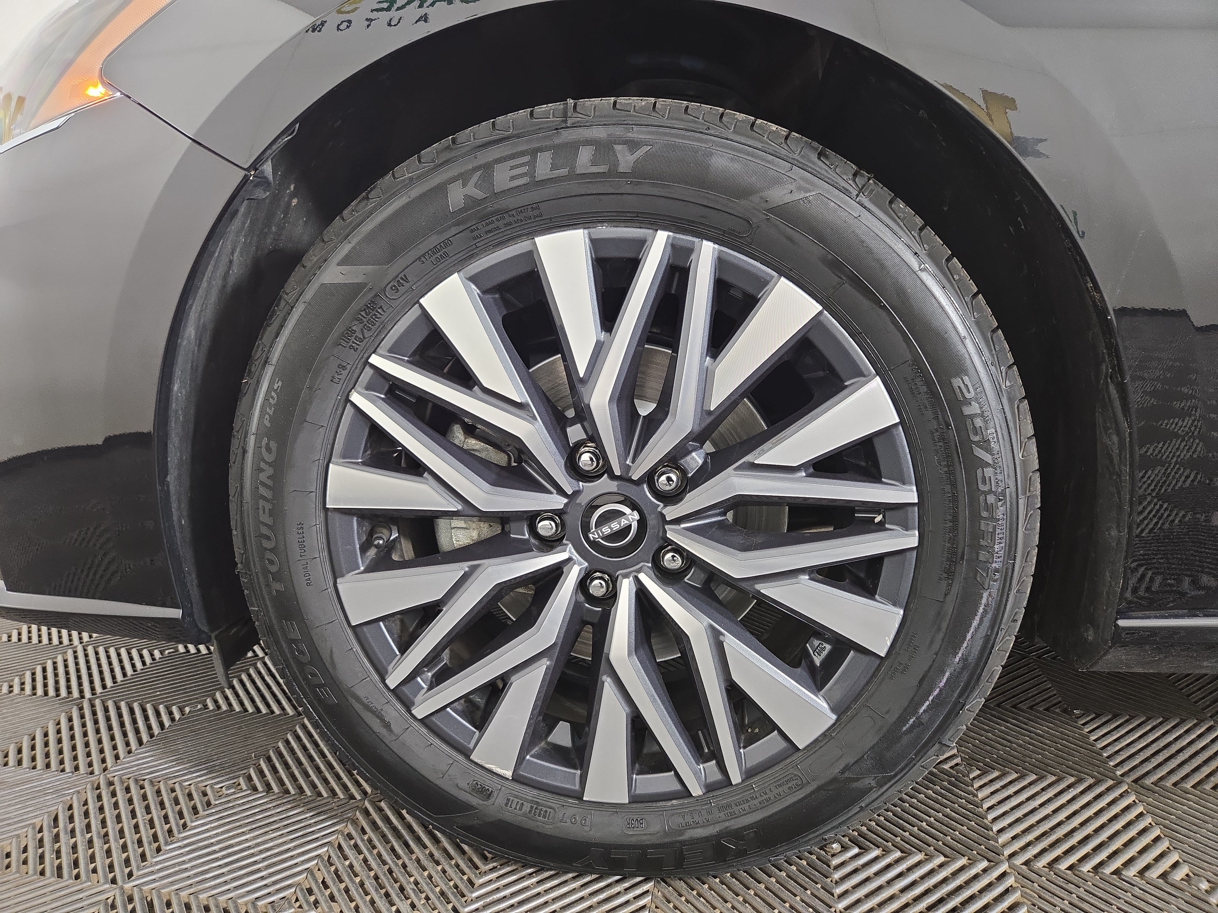 Used 2025 Nissan Altima 2.5 SV FWD image 32