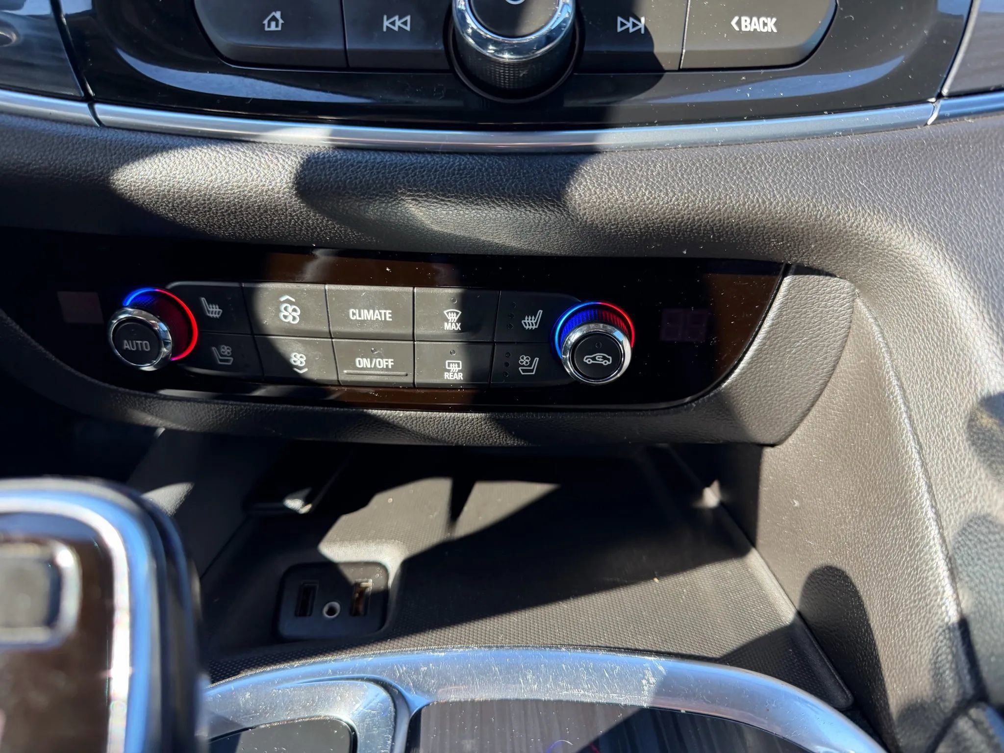 Used 2018 Buick Enclave Premium w/ Experience Buick Package image 12