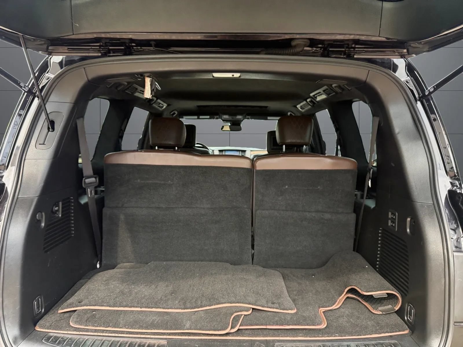 Used 2017 INFINITI QX80 Limited w/ All Season Package AWD/4WD image 9