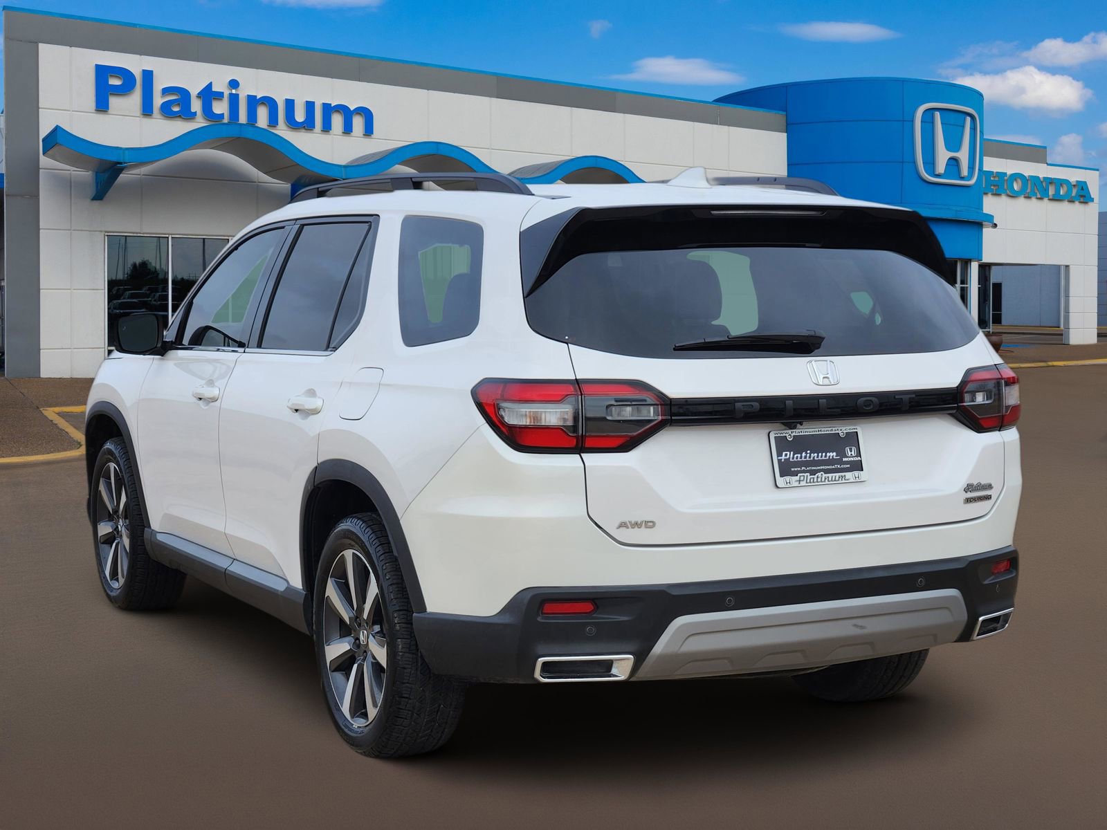 Certified 2024 Honda Pilot Touring image 5