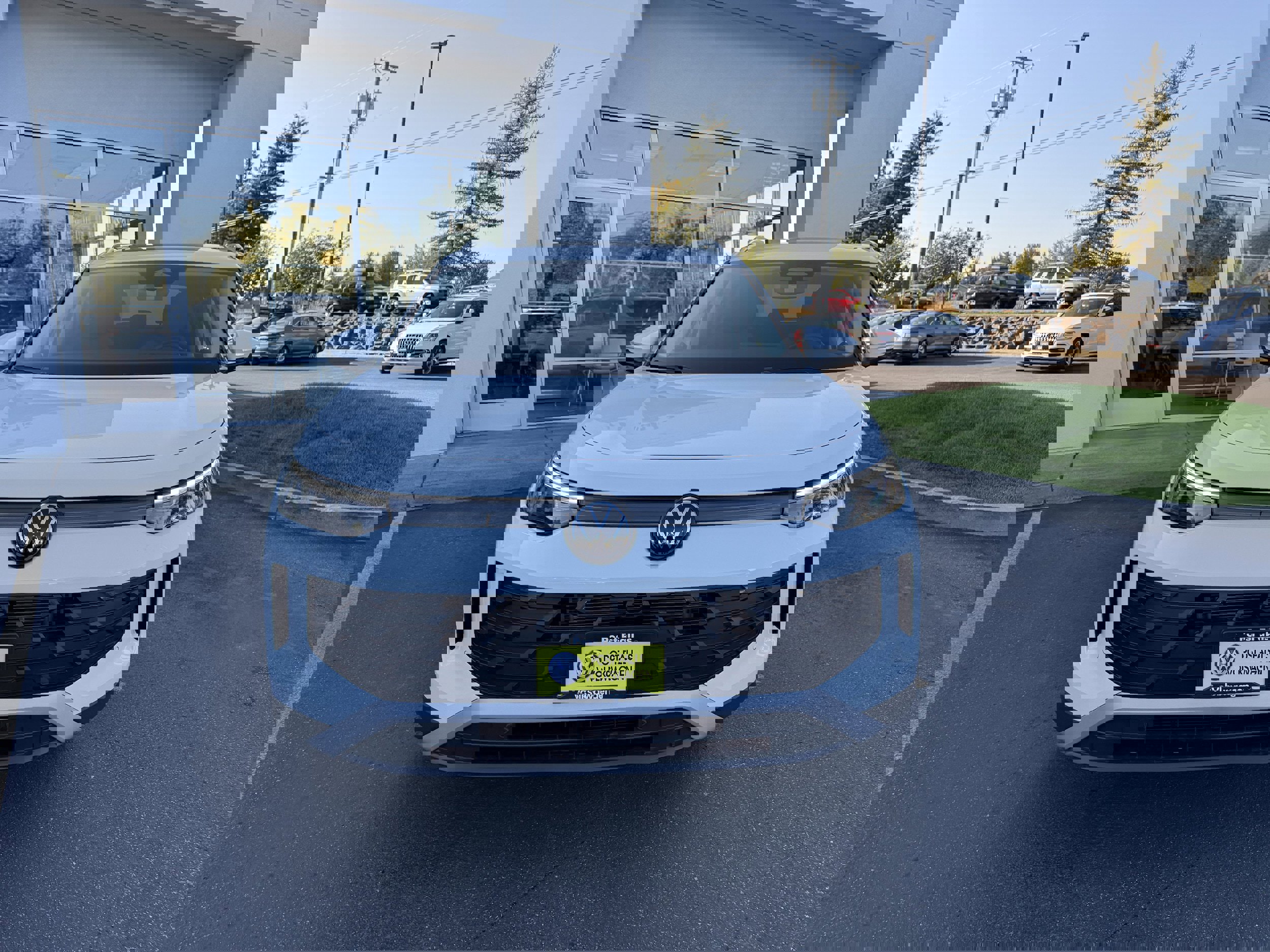 New 2025 Volkswagen Tiguan SE image 2