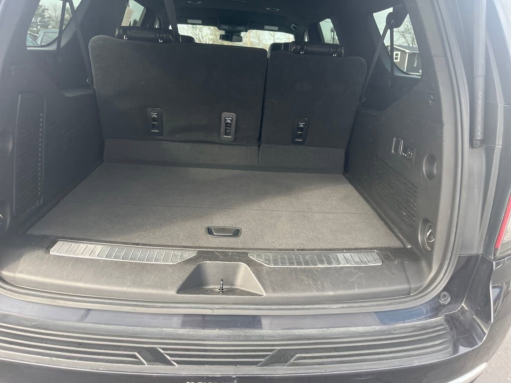 Used 2023 Chevrolet Suburban Premier image 25