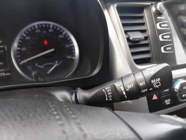 Used 2019 Toyota Highlander XLE FWD image 34