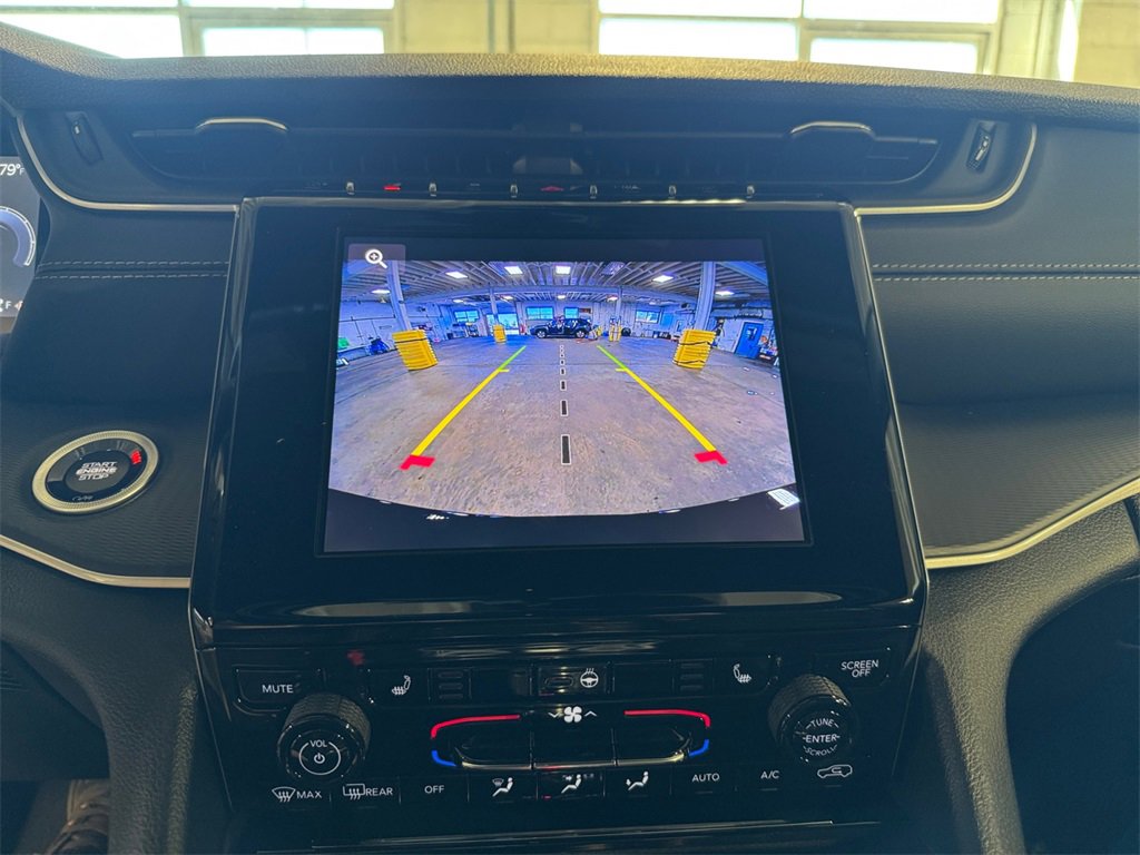 New 2025 Jeep Grand Cherokee Laredo X w/ Luxury Tech Group I image 18