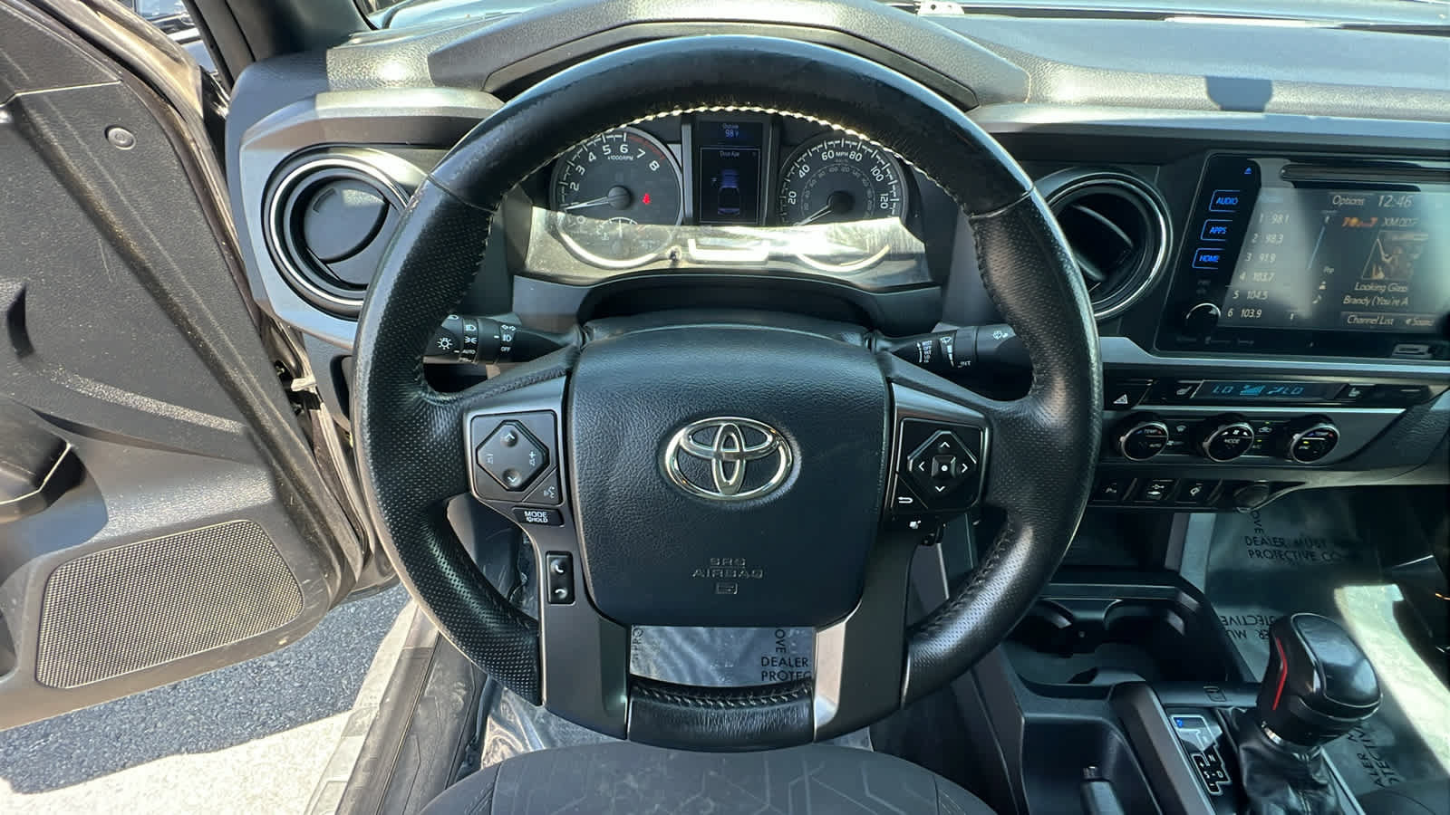 Used 2017 Toyota Tacoma TRD Off-Road w/ Premium & Technology Package AWD/4WD image 18