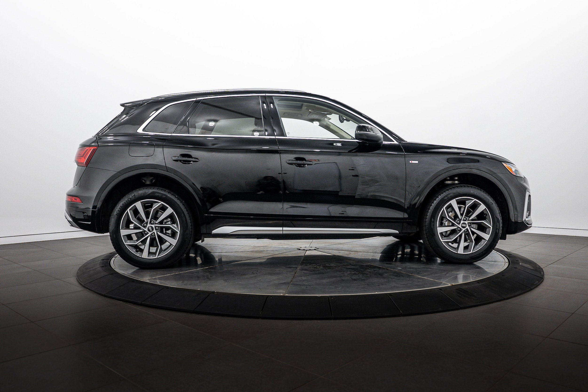 Certified 2023 Audi Q5 2.0T Premium Plus w/ Premium Plus Package AWD/4WD image 3