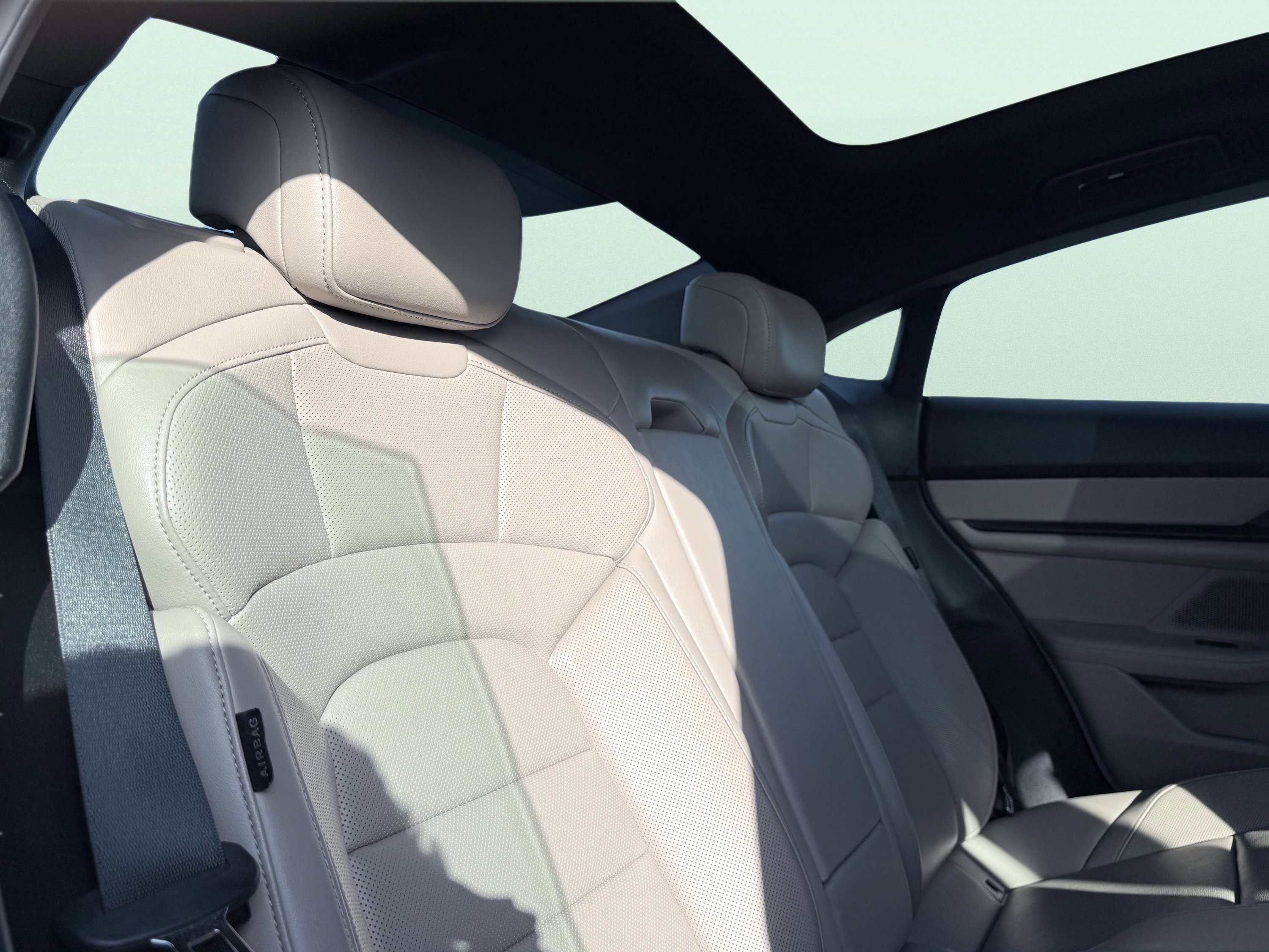 Used 2022 Porsche Taycan image 46