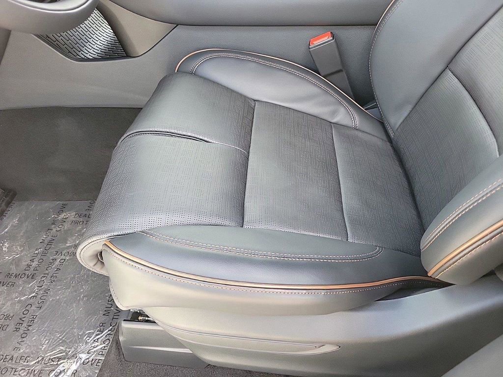 New 2025 Lincoln Aviator Black Label w/ Jet Appearance Package image 21